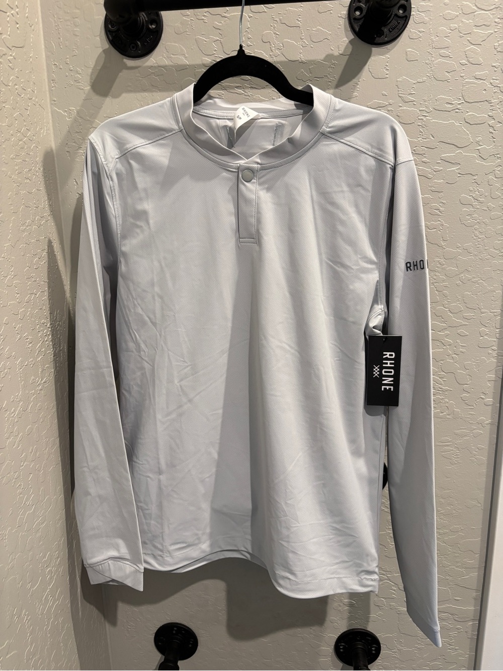 Rhone Men’s Monentum Golf Snap Crewneck in Light Gray